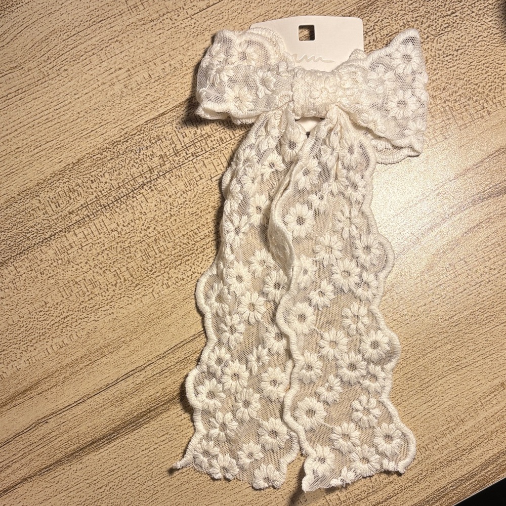 Elegant Cream Lace Hair Bow